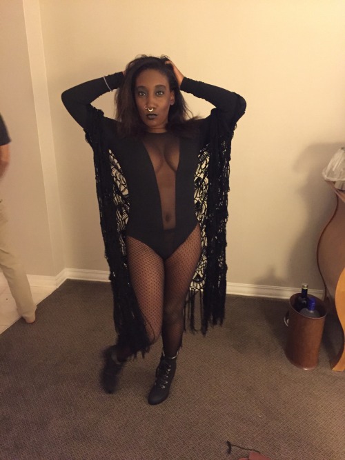 almightykingdre:  taint3edcakes:  Here’s my 2k15 selfies  I’ve cut my hair like three times this year and it kept growing back. Here’s to another fucking year of good hair !  😍😍😍🍫💦👅