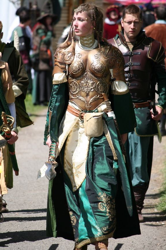 hotgeekshotnerds:  ashbless:  Picture from Jenseits der Seigel by Lethargomon  Armour