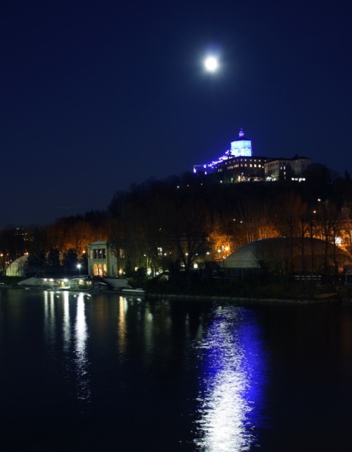 gravitationalbeauty:  Not a Blue Moon  