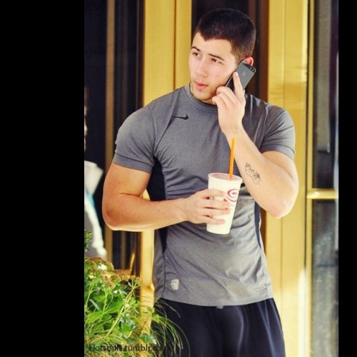 First Bieber got really hot & well now Nick Jonas is more than welcomed to cum to my apartment in sweats 👌#nickjonas #bulge #holyshit #thirstagram #jesuschristmas