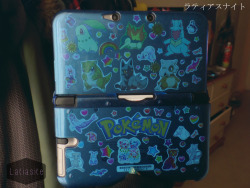 latiasite:  Someone messaged me on my personal blog, asking me if I customised my 3DS, so here you go! A little bit of Pokémon and Lisa Frank.