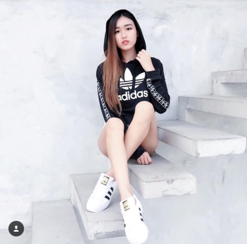 buttface696969:This is Tammy. She is cute and crazy hot in the body department.Anyone know this girl