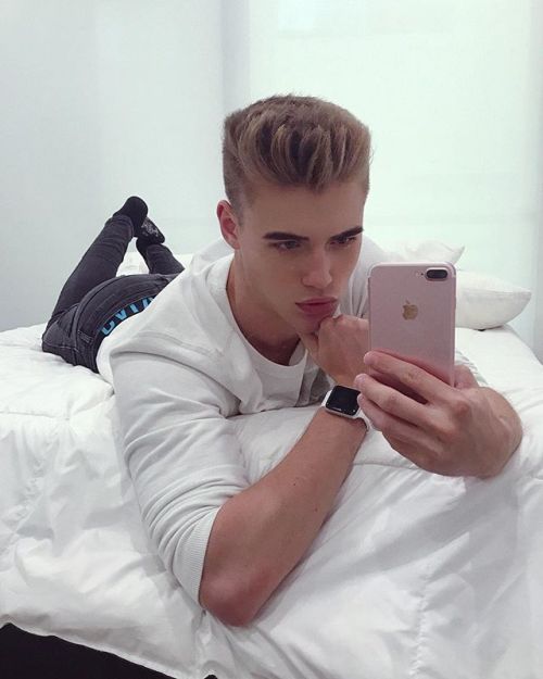 norsocklover: soxrock: Lucas Dell via Instagram Superb socked feet my friend! 