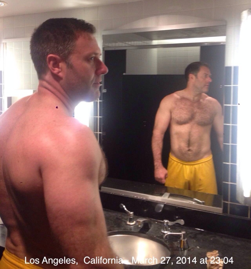 alllthingsdaddy:  Anybody know who he is?!?   😍