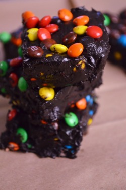 thecakebar:  Dark Chocolate M&amp;M Fudge