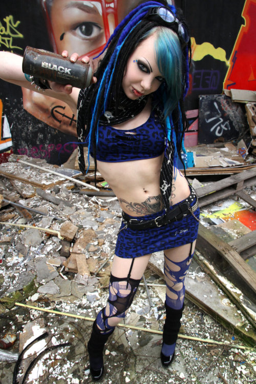 wondrous-beauties:  “Graffiti Girl” by adult photos