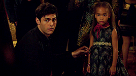 merlinlightwood:Madzie protecting Alec // Alec protecting Madzie↣ 2x10//3x02