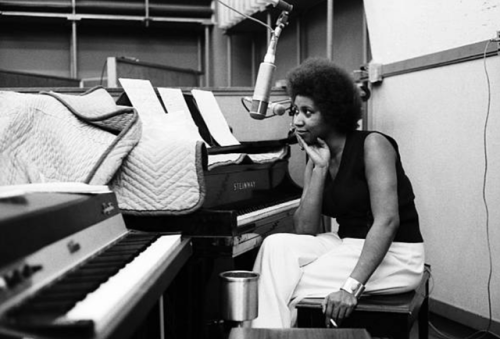 twixnmix:Aretha Franklin and Donny Hathaway during a recording session at Atlantic Records Studios i