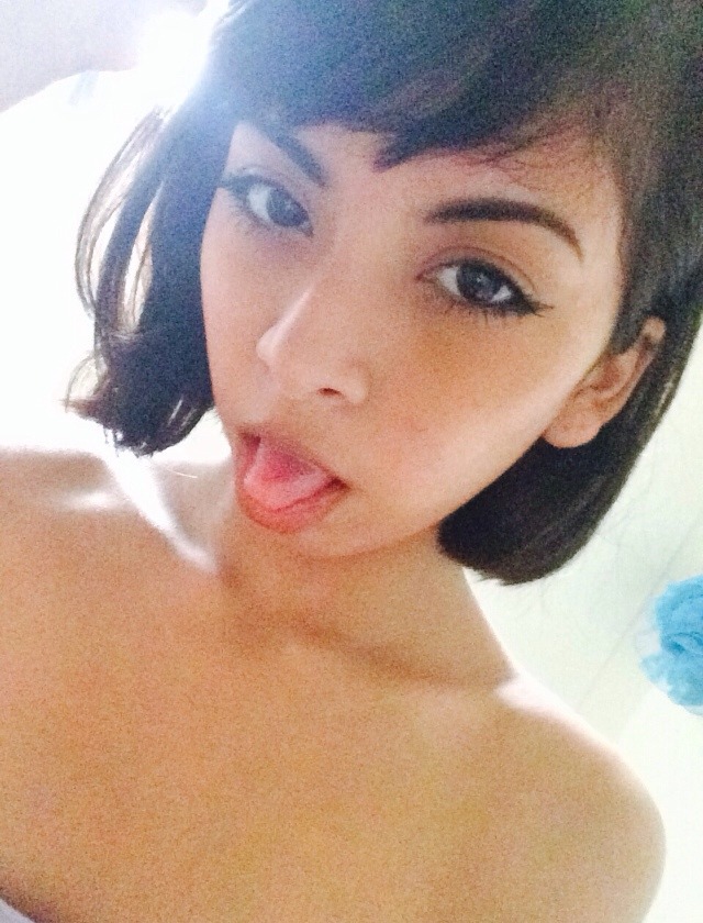 windows98:  I was tagged by lntravenous to do 6 selfies like 25 years ago but I finally