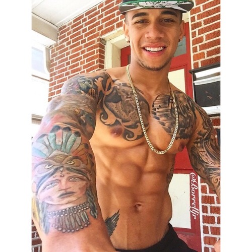 adirtylilsecretsstuff:  borrelljr1:  I love how perfect his body looks. His dick must look amazing 😍💘👅💦  It does 😌
