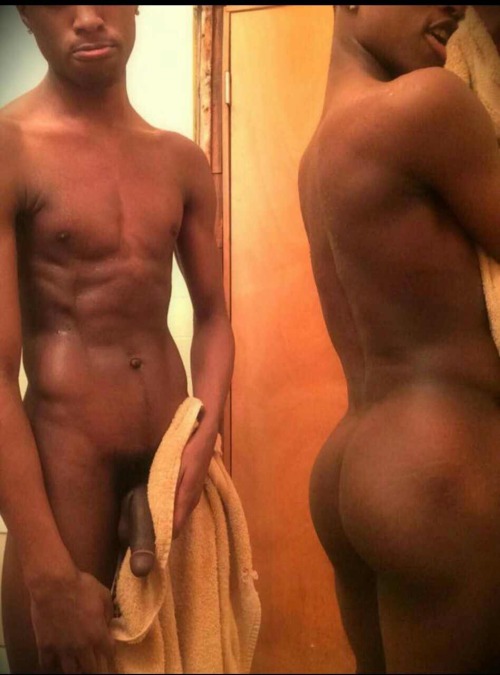 iloveazz89:  iloveazz89.tumblr.com   To submit ass pics send them to KIK : topjerzee.