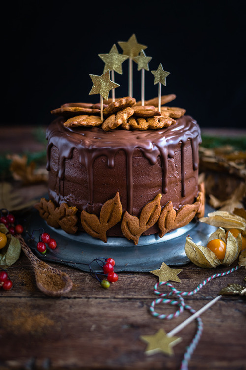 foodffs:VEGAN CHOCOLATE GINGERBREAD LAYER CAKEFollow for recipesGet your FoodFfs stuff here