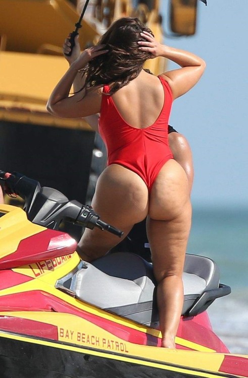 culosagranel:  Ashley Graham Lifeguard ass