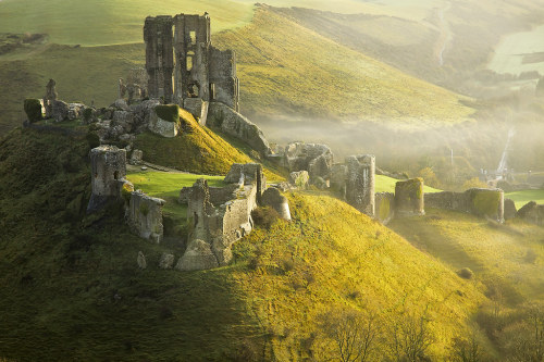 lotrscenery:Dol Guldur - Corfe Castle, England