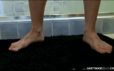 jeejay9:  Lance Alexander proves it: big dick = big feet