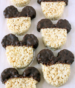 sweetoothgirl:    Mickey Mouse Rice Krispie