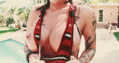 let-s-make-it-oral-fan:  i love watchingdefinitely-hot:  Christy Mack