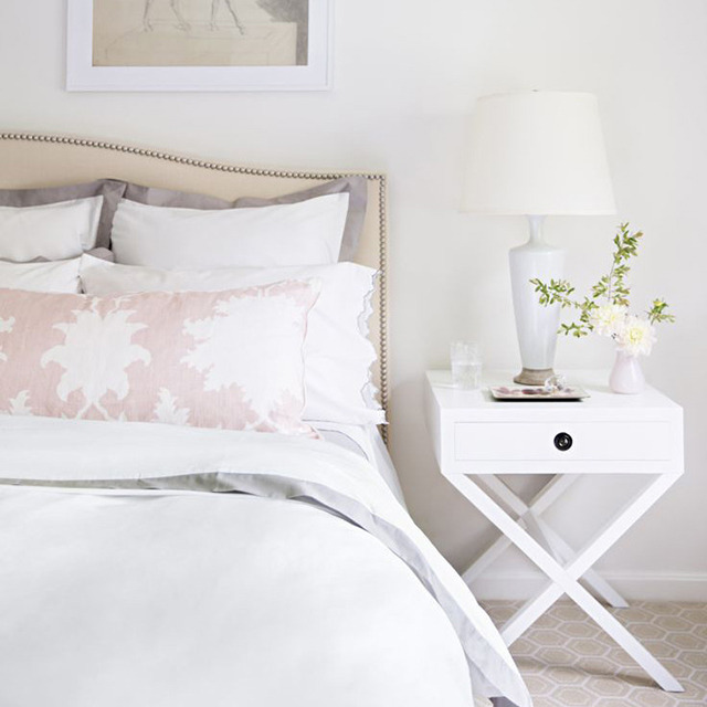 How to decorate your bedroom with white bedding