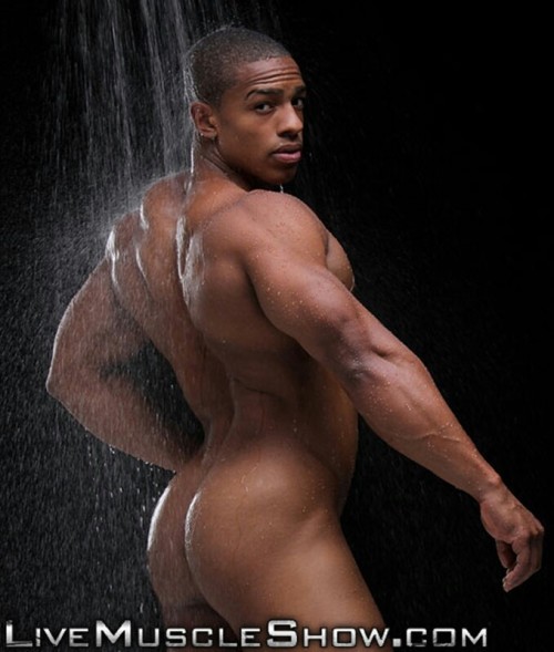 dominicanblackboy:  I love looking at Tyson Kobie body yo!😍
