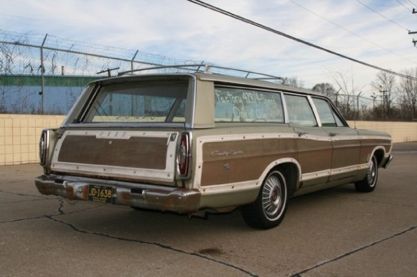 jeremylawson:  Adrian Clements’ one of one 1967 Ford Country Squire 4-door 5+4