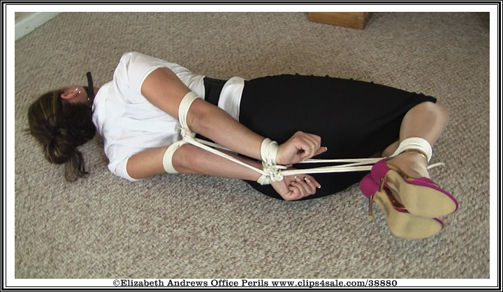 elizabethandrews:  @Belle__Davis’s pump gag is exchanged for a ball gag &amp;