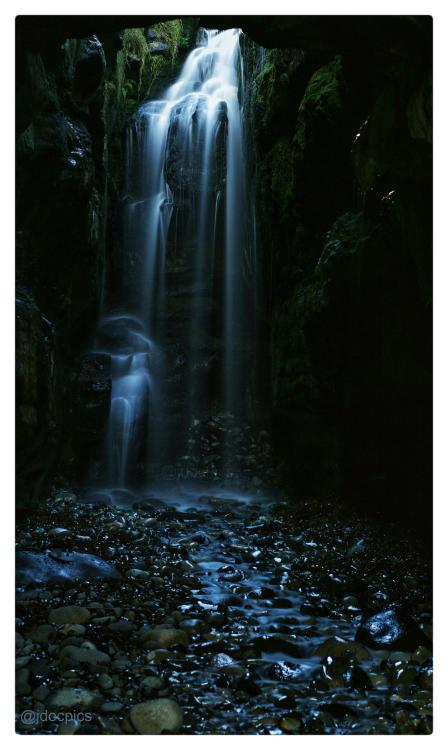 (via Hidden Waterfall, County Donegal Ireland. [1701 x2848] : ExposurePorn)