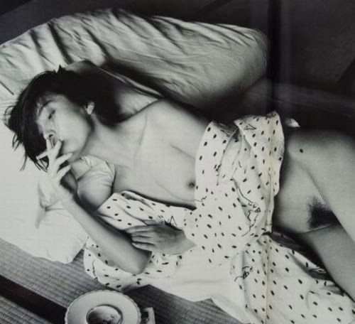 resplend3nt-rap4cious:  disputemag:  Kishin Shinoyama dispute magazine  Vietato fumare…per