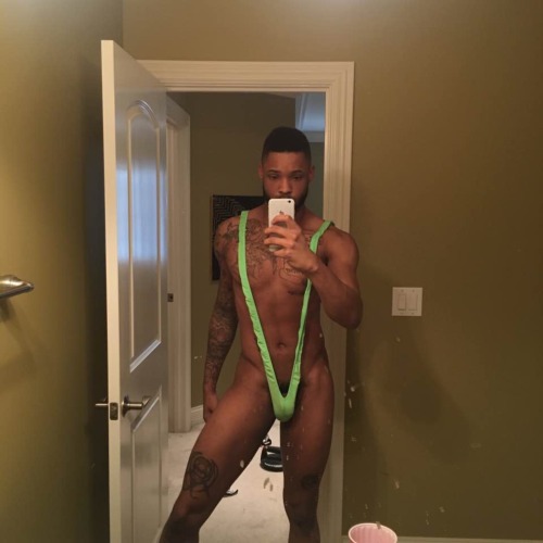 luvphattazz:  I wanna fuck something….