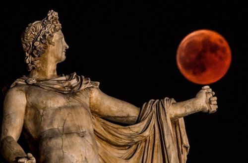 thatsmindofmine:
ancient gods and goddesses with the blood moon in athens, greece // photographed by aris messinis 