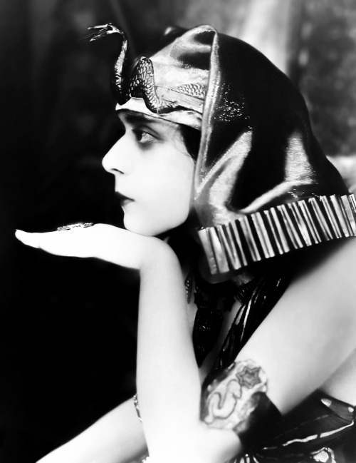 Theda Bara in a publicity photo for Cleopatra (J. Gordon Edwards, 1917), a silent film that survives