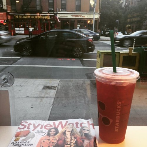 Saturday’s #starbucks #stylewatch #nyc