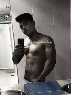 straightkinkyboys:  Ricardo / 23 años / Estado de MéxicoHoy les presento la primera parte de este hetero súper rico, si bien no es fotogénico, debemos aceptar que tiene un cuerpo digno de admirar. Es instructor de gimnasio y es súper caliente. 🔥😈