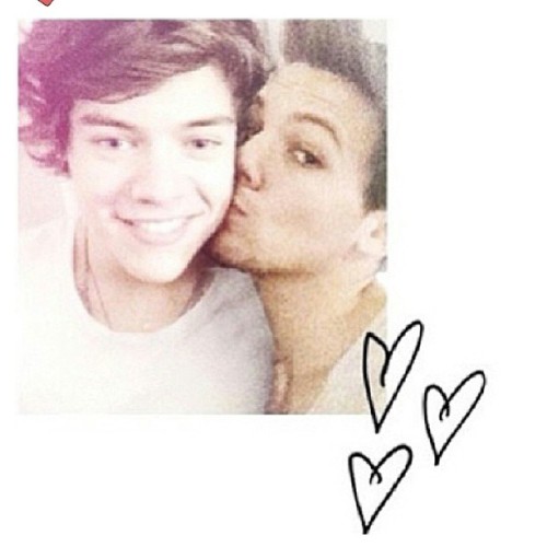 This makes me want to curl into a ball and cry. #larry #larryforever #larryshipper #larrystylinson #