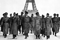 Adolf Hitler, Eiffel Tower, Paris 23 June 1940 - Bundesarchiv, Koblenz 