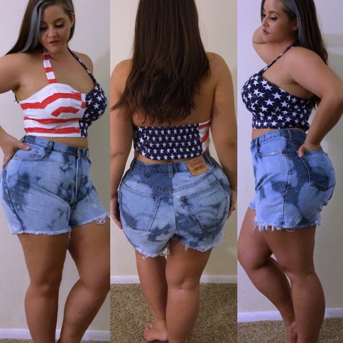 killerkurves:  peachofficialmusic:  AMERICAN FLAG CROP TOP AND HIGH WAISTED ACID WASH DENIM CUTOFF SHORTS Please follow @peachofficialmusic PRICE: top: ษ / shorts: ุ / Both: ์ includes shipping anywhere in the US SIZE: Top is an XL fits a size 12-16