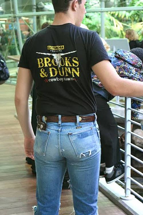 secoundjeans: hardusedjeans:Nice denim ass…that’s how jeans should fit! geiler Jeansars