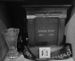 the-sinking-spell:  Conrad Veidt’s cremation urn at Golders Green Crematorium in London.  