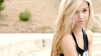 sexygirlzlab:  Retrouvez tous les plus beaux gif d’Alexis Ren sur &gt; www.sexygirlz.fr