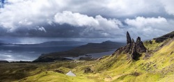 astound-me:  Moody sky over Isle of Skye, Scotland
