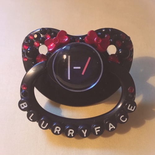 pacipixie - my new paci makes me the happiest lil skelly ❤️|-/...