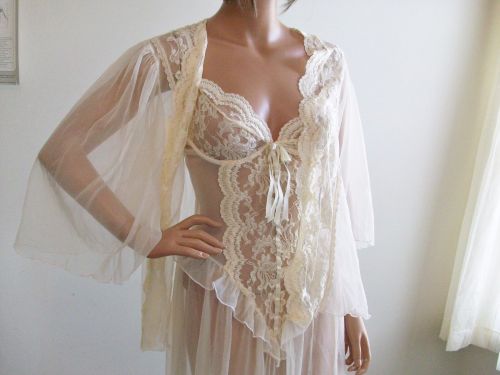 acuriousidea: Vintage Peignoir &amp; Negligee Set