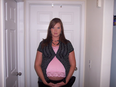 alittlebitofbelly: Who here has seen a big pregnant women with her belly hanging out of a small shir