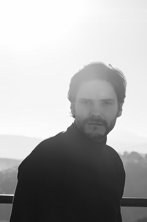 magsam:DANIEL BRÜHL at the behind the scenes of the movie THE FACE OF AN ANGEL (2014) ph. by Amelia 