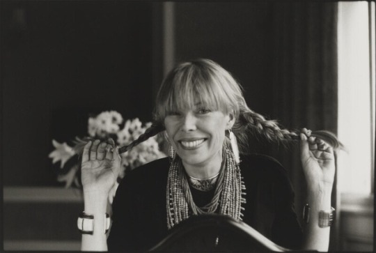 camewiththeframe:  Joni Mitchell by Laurie Lewis 1983 