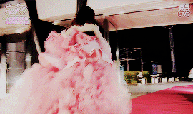 mochichan00:Queen showing how to leave your graduation concert in style