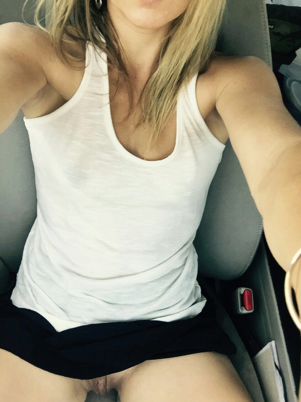 lildebbiesnack:  craving cock in the car