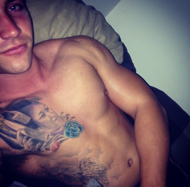 naughtyhotaussieguys:  Aussie ripped stud! Who wants to be in bed with him?  http://naughtyhotaussieguys.tumblr.com