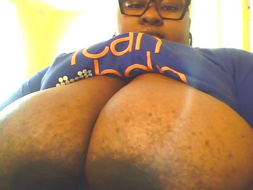 hugeheavytits:   hugeheavytits: http://hugeheavytits.tumblr.com/ 