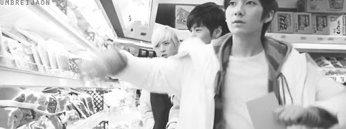 umbys-deactivated20130607:  Aron being cute part 2. 