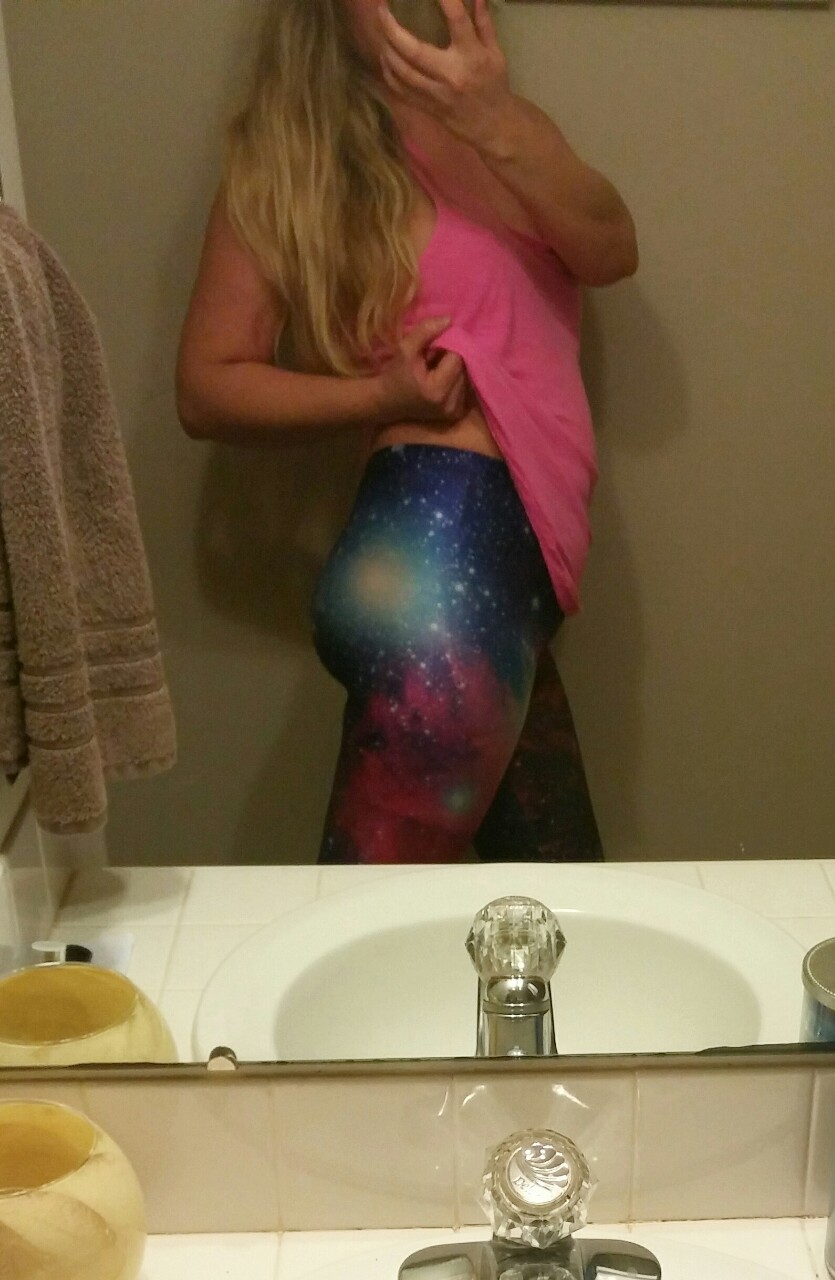 sarahxoxoblog:  Hope everyone is having a fabulous humpday and enjoy some ass in